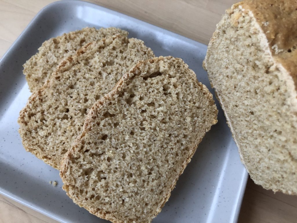 chleb z masłem orzechowym